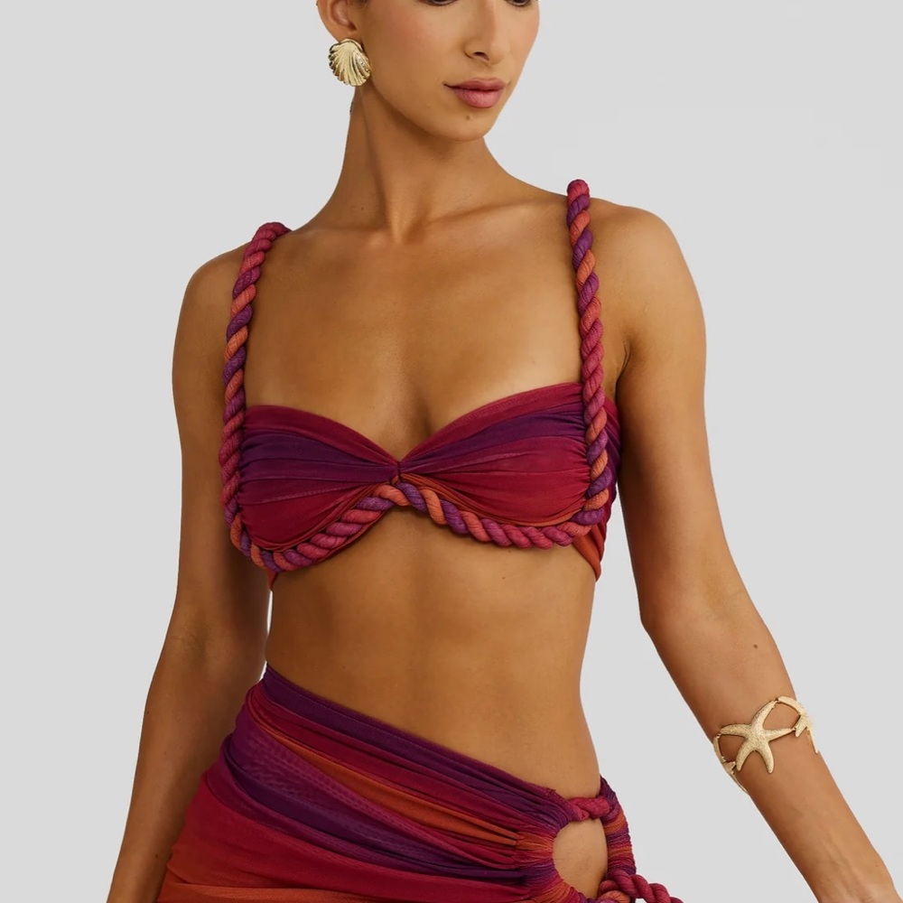 Melani Ahria Top